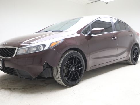 Used 2017 Kia Forte LX w/ LX Popular Package FWD image 1