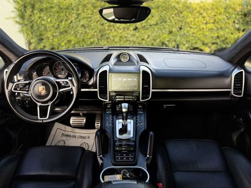 Used 2017 Porsche Cayenne Turbo image 33