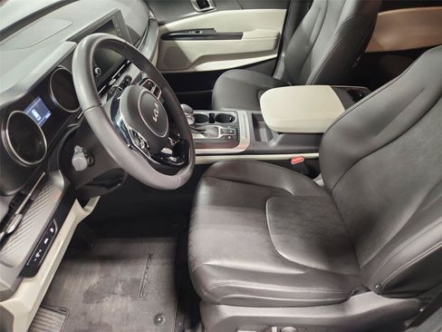 Used 2024 Kia Carnival LX FWD image 17