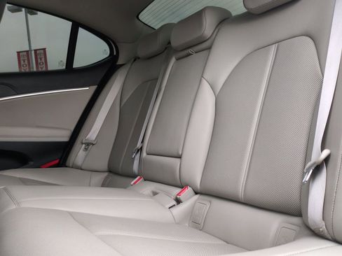 Used 2021 Genesis G70 2.0T RWD image 29