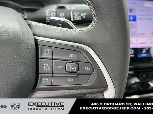 Used 2023 Jeep Grand Cherokee Limited image 14
