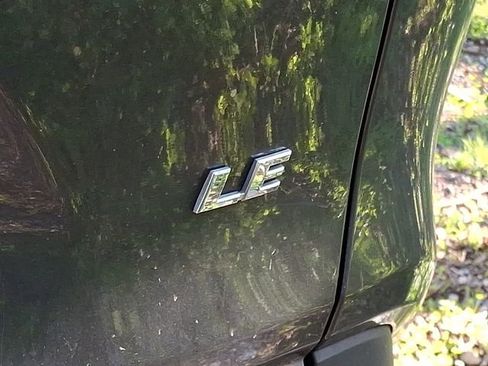 Used 2019 Toyota RAV4 LE FWD image 9