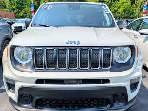 Used 2023 Jeep Renegade Latitude AWD/4WD image 2