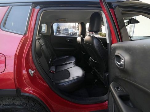 Used 2020 Jeep Compass Latitude image 32