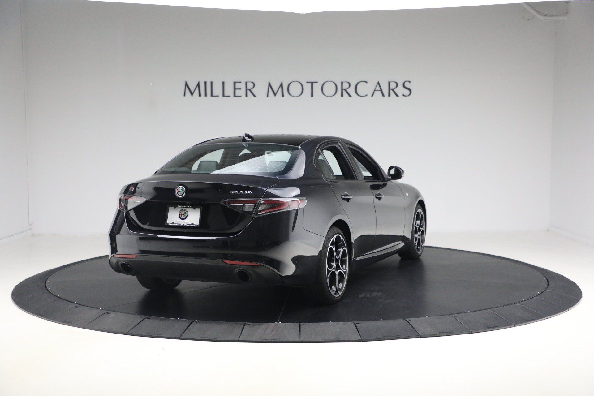 Used 2024 Alfa Romeo Giulia Ti AWD/4WD image 7