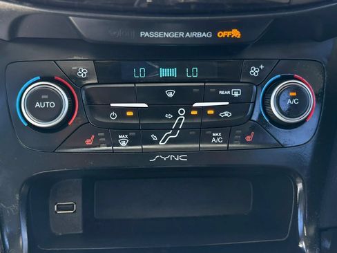 Used 2018 Ford Focus Titanium FWD image 17