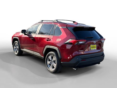 Used 2022 Toyota RAV4 XLE image 3