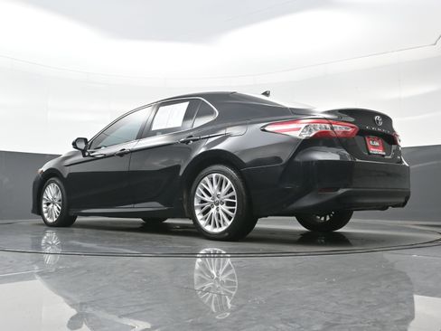 Used 2020 Toyota Camry XLE image 25