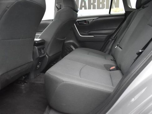 Used 2022 Toyota RAV4 LE FWD image 9