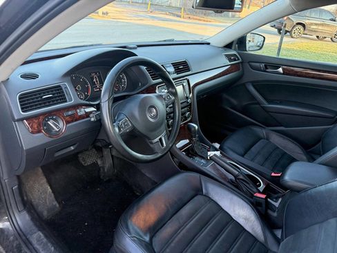 Used 2013 Volkswagen Passat TDI SEL Premium image 18