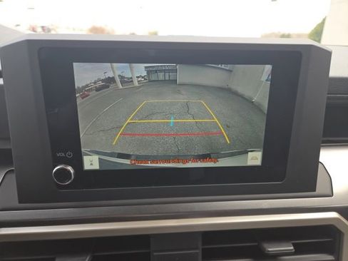 Used 2025 Toyota Tacoma SR5 AWD/4WD image 23