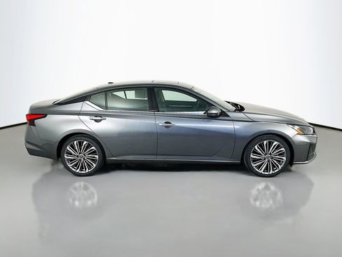 Used 2023 Nissan Altima 2.5 SL FWD image 8