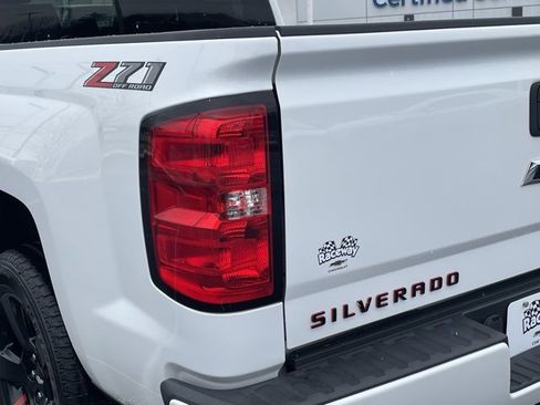 Used 2018 Chevrolet Silverado 1500 LT w/ Redline Edition image 20