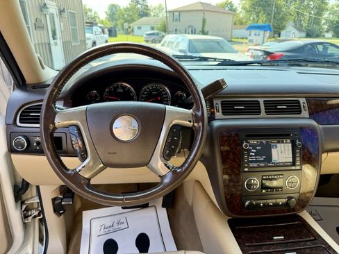 Used 2011 GMC Yukon Denali AWD/4WD image 9