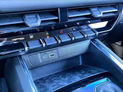 Used 2024 GMC Canyon Elevation w/ Convenience Package image 31