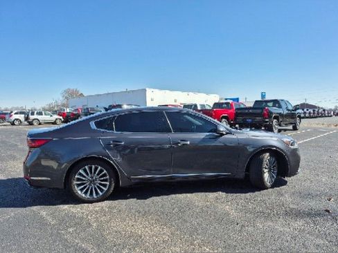 Used 2017 Kia Cadenza Technology image 8