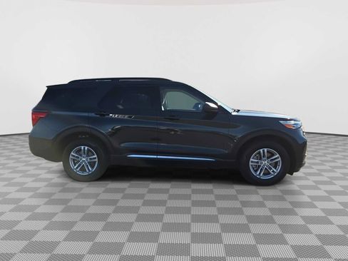 Used 2023 Ford Explorer XLT AWD/4WD image 9