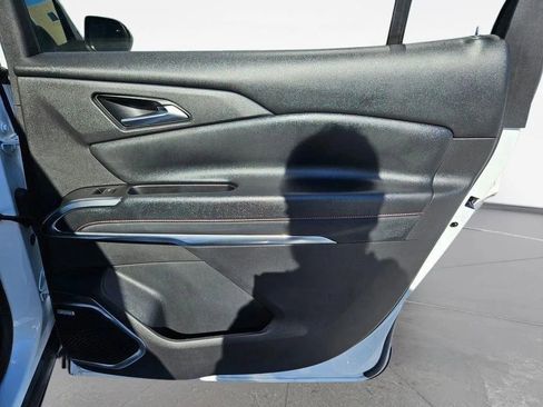 Used 2024 Chevrolet Traverse RS image 32