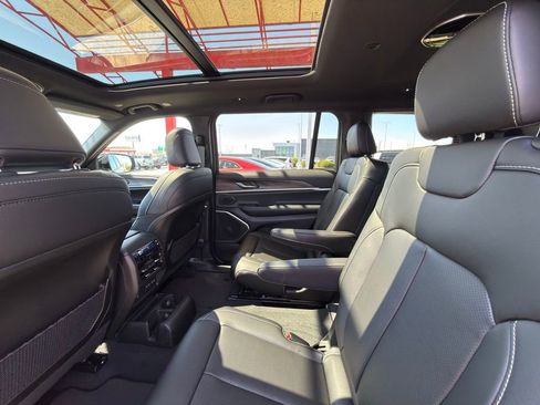 New 2026 Jeep Grand Cherokee L Limited AWD/4WD image 31