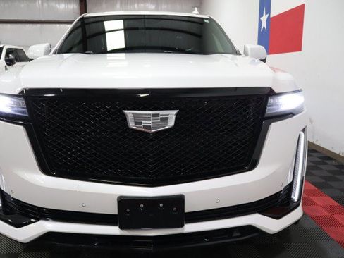 Used 2023 Cadillac Escalade Sport w/ Touring Package AWD/4WD image 21