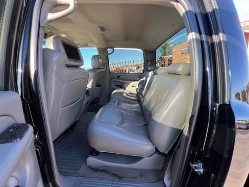 Used 2004 GMC Sierra 2500 SLT w/ Heavy-Duty Power Package image 16