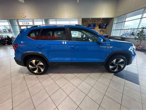 Used 2024 Volkswagen Taos SE w/ Panoramic Sunroof Package AWD/4WD image 14