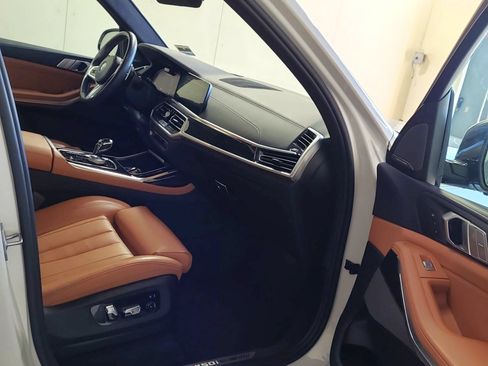 Used 2022 BMW X7 M50i AWD/4WD image 8
