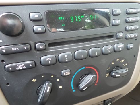 Used 2006 Ford Taurus SE FWD image 14