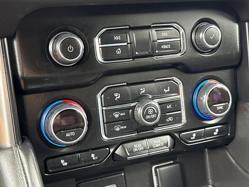 Used 2023 Chevrolet Tahoe LT w/ Luxury Package image 28