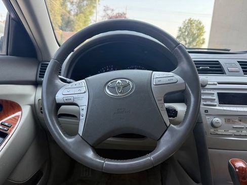Used 2010 Toyota Camry FWD image 6