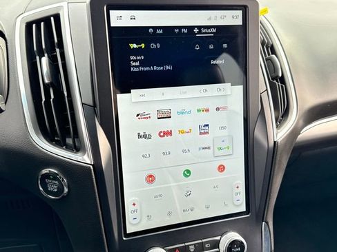 Used 2022 Ford Edge Titanium image 28