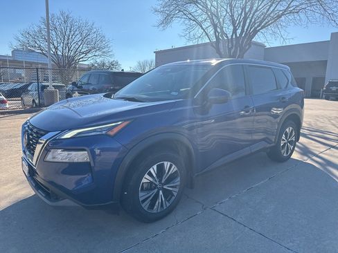 Certified 2022 Nissan Rogue SV image 2