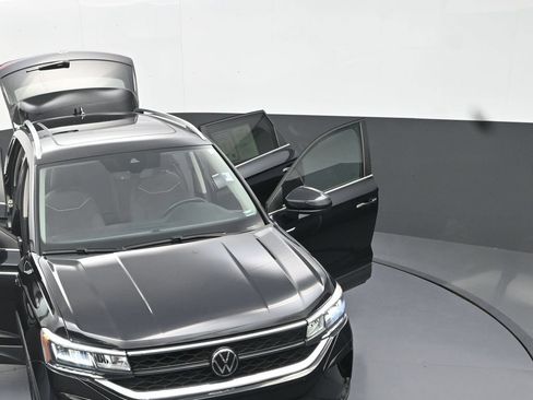 Used 2024 Volkswagen Taos SE AWD/4WD image 30
