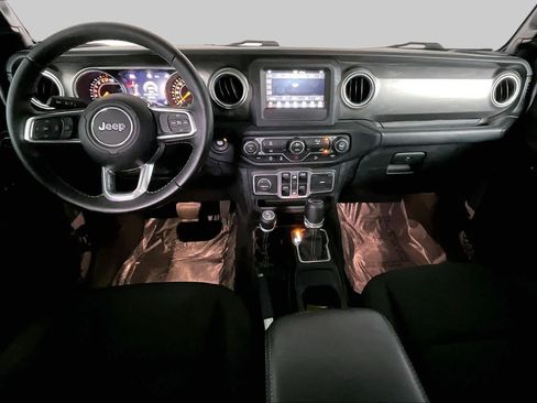 Used 2018 Jeep Wrangler Unlimited Sahara AWD/4WD image 16
