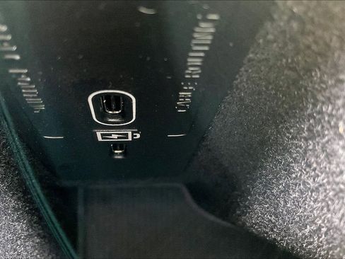 Used 2024 Volvo XC90 B6 Plus w/ Protection Package Premier image 33