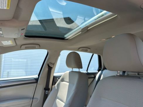 Used 2016 Volkswagen Golf SE FWD image 23