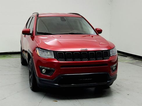 Used 2018 Jeep Compass Latitude FWD image 2
