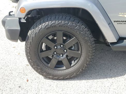 Used 2015 Jeep Wrangler Unlimited Sahara w/ Connectivity Group image 11