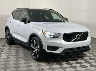 Used 2021 Volvo XC40 T5 R-Design w/ Advanced Package video 2