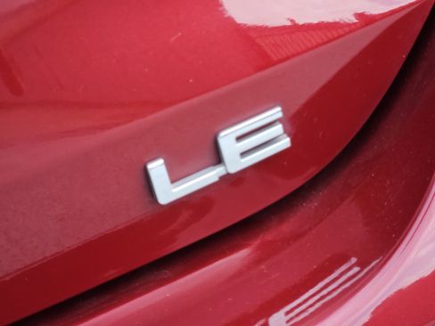 Used 2022 Toyota Highlander LE image 14