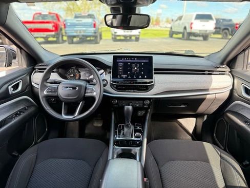Used 2024 Jeep Compass Sport AWD/4WD image 2