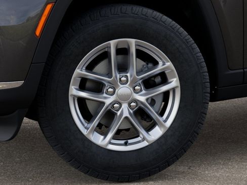 New 2025 Jeep Grand Cherokee L Laredo image 19