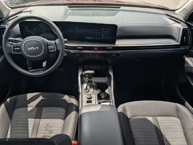 Used 2025 Kia Sorento LX FWD image 15