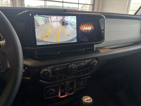 Used 2025 Jeep Wrangler Sport S image 26