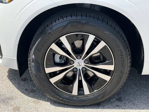 Used 2025 Volvo XC60 B5 Core w/ Protection Package Premier AWD/4WD image 11