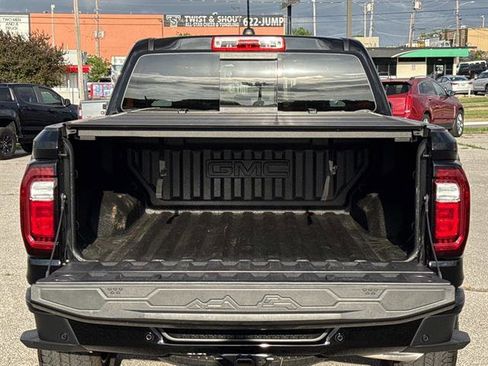 Used 2025 GMC Canyon Denali AWD/4WD image 8