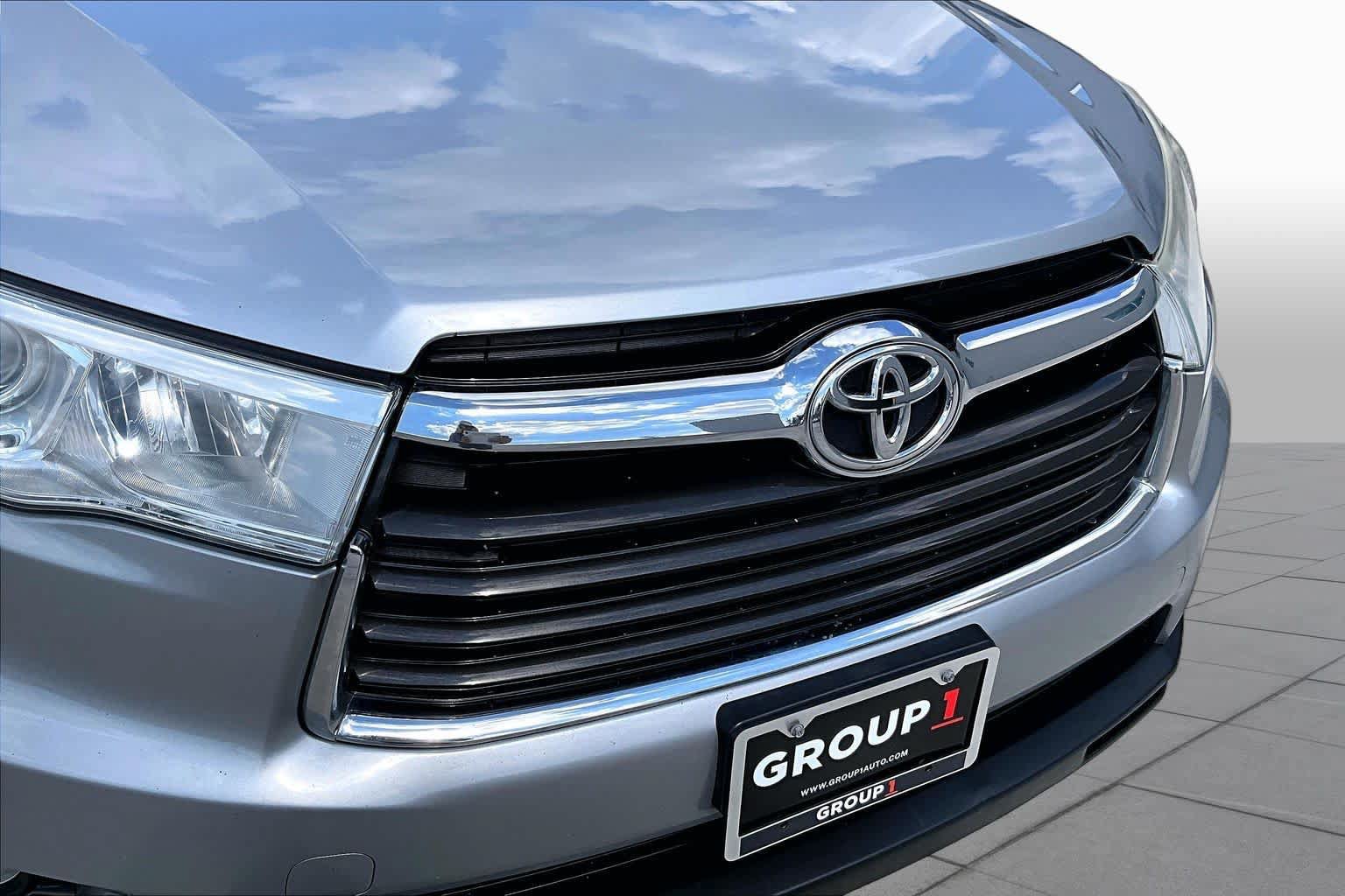 Used 2014 Toyota Highlander Plus AWD/4WD image 27