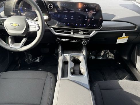 New 2026 Chevrolet Equinox EV LT image 2