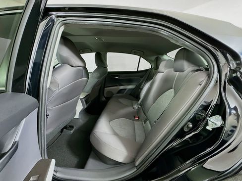 Used 2021 Toyota Camry LE image 23