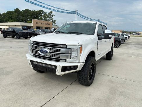 Used 2018 Ford F250 Platinum w/ Platinum Ultimate Package AWD/4WD image 2